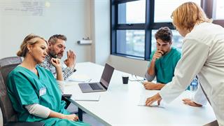 Πλεύρης σε ΟΕΝΓΕ: Συζητούμε με το υπουργείο Οικονομικών αλλαγές στο ιατρικό μισθολόγιο