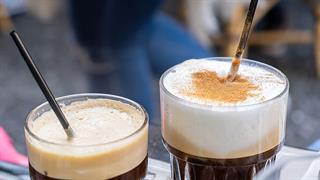 Κατανάλωση καφέ: ''Μουσειακό είδος'' ο φραπέ- όλοι πίνουν φρέντο