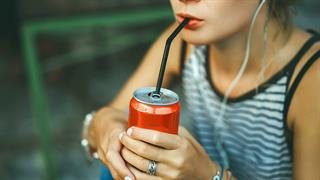 Γυναίκες που πίνουν αναψυκτικά έχουν υψηλότερο κίνδυνο για καρκίνο ήπατος