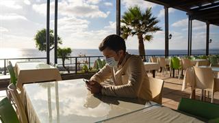 Κύπρος: Επανέρχεται το μέτρο της μάσκας σε εσωτερικούς χώρους