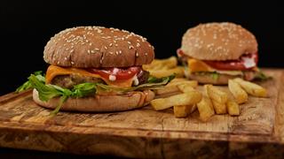 Ερευνα συνδέει τις υπερεπεξεργασμένες τροφές με νοητική εξασθένηση