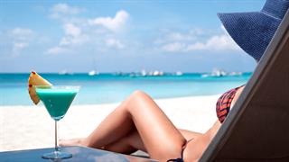 Αλκοόλ στην παραλία; Γιατί πρέπει να το ξανασκεφτείτε