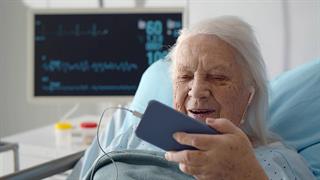 Χρησιμοποιώντας μουσική κατά του ντελίριου σε ηλικιωμένους που νοσηλεύονται σε ΜΕΘ 