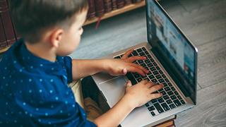 Πώς θα ξέρετε ότι τα παιδιά σας σερφάρουν με ασφάλεια στο διαδίκτυο