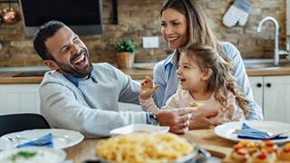 Τα οικογενειακά γεύματα μειώνουν το στρες 