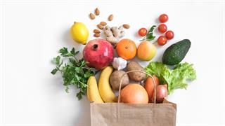 Η Marks & Spencer κλείνει καταστήματα και ''το ρίχνει στο φαγητό''