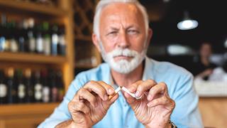 Πρώην καπνιστές: πώς μπορούν να παρατείνουν την ζωή τους σε μεγάλη ηλικία [μελέτη]
