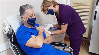 Γιατί υγειονομικοί αρνούνται να εμβολιαστούν - Μελέτη σε 15 χώρες, μεταξύ των οποίων η Ελλάδα [πίνακας]