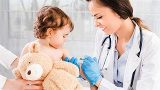 ΕΜΑ: Ενέκρινε χορήγηση μη επικαιροποιημένων εμβολίων κατά της CoViD σε παιδιά από 6 μηνών