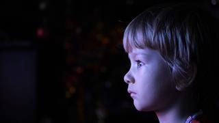 Βία στην τηλεόραση: Η επίδραση στα παιδιά 3 ετών μπορεί να διαρκεί έως το γυμνάσιο