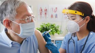 ΠΟΥ-Covid: Τεράστια πρόοδο στον εμβολιασμό ηλικιωμένων σημειώνει η Κίνα