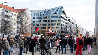 Γιατί καταργούνται στη Γερμανία υποχρεωτικές μάσκες και τεστ για τον κορωνοϊό από τον Μάρτιο