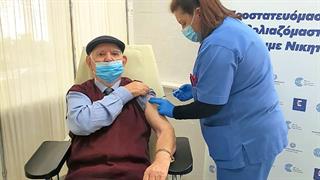 ECDC: Σε ποιες ομάδες πληθυσμού πρέπει να συνεχιστεί ο εμβολιασμός κατά της CoViD