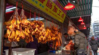 Τι αποκαλύπτει η κινεζική ανάλυση των γενετικών δεδομένων από την αγορά της Γουχάν