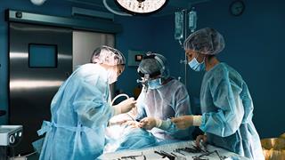 Θεσσαλονίκη: Δύο γιατροί κατηγορούνται ότι ξέχασαν βελόνα στο σώμα γυναίκας μετά από επέμβαση