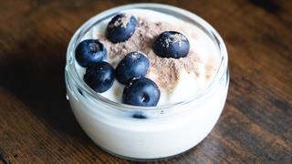 Το πλήρες γιαούρτι συμβάλλει στη μείωση της γλυκόζης ανθρώπων με προδιαβήτη [μελέτη]