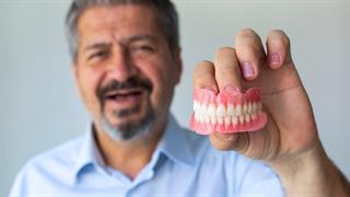 Μπορούν οι τεχνητές οδοντοστοιχίες να αυξήσουν τις πιθανότητες για πνευμονία;