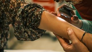 La Rοche–Posay & ΑγκαλιάΖΩ Kοινή δράση: Δωρεάν έλεγχος σπίλων σε 8 ακριτικά νησιά