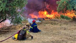 Πυρκαγιά στον Κουβαρά: Δύο κλήσεις στο ΕΚΑΒ για αναπνευστικά προβλήματα και μία για εγκεφαλικό