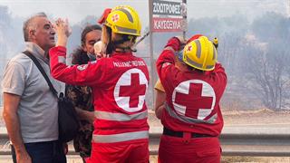 Διασώστες του ΕΕΣ αντιμετώπισαν 60 έκτακτα περιστατικά στις πυρκαγιές της Δυτικής Αττικής