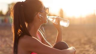 Τι συμβαίνει στο σώμα μας όταν πίνουμε άφθονο νερό