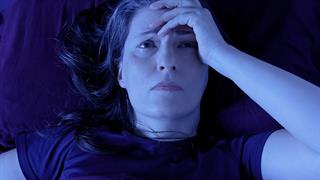 Tips για να σταματήσετε να αναμασάτε τις αρνητικές σκέψεις