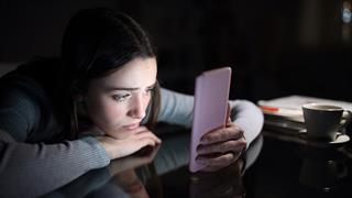 Η ψυχοθεραπεία φαίνεται πιο αποτελεσματική στην προβληματική χρήση των social media έναντι της αποχής [μελέτη]