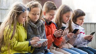 Τι προκαλούν στην υγεία των παιδιών smartphones, iPads, οθόνες