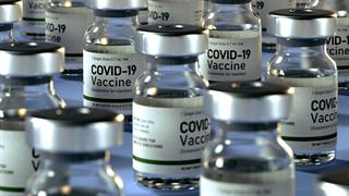 ECDC: Σε ποιες ηλικίες χορηγούνται τα επικαιροποιημένα εμβόλια κατά της CoViD [πίνακας]