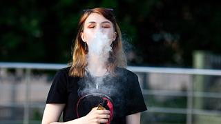 Πέτυχε η αντικαπνιστική εκστρατεία ή έστρεψε τη νεολαία στο ηλεκτρονικό τσιγάρο;