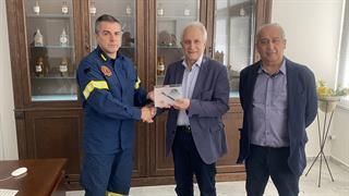Δωρεά ειδικού εξοπλισμού από τον Πανελλήνιο Φαρμακευτικό Σύλλογο στο Πυροσβεστικό Σώμα