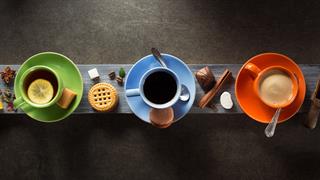 Τσάι και καφές στη μέση ηλικία μειώνουν τις πιθανότητες ευθραυστότητας στο μέλλον