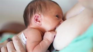 Μία στις δύο Ελληνίδες δεν θηλάζουν το μωρό τους μία εβδομάδα μετά τη γέννησή του