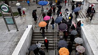 Εμβολιασμένοι - ανεμβολίαστοι: Πώς μάς δίχασε η πανδημία