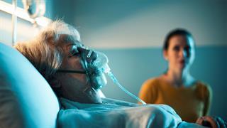 CoViD: Διπλάσια κρούσματα στους άνω των 65 - Νέα ελληνική πρωτιά σε μολύνσεις και θανάτους [πίνακες]