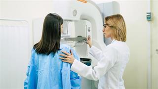 Τακτικές προληπτικές μαστογραφίες μειώνουν σημαντικά τη θνησιμότητα από καρκίνο του μαστού [μελέτη]