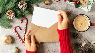 Έρευνα: 8 στους 10 ανθρώπους δήλωσαν ότι οι πραγματικές χριστουγεννιάτικες κάρτες είναι πιο ''συναισθηματικές'' από τις ψηφιακές