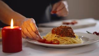 Η ώρα που τρώμε τα γεύματα είναι πιθανό να επηρεάζει τον κίνδυνο καρδιαγγειακής νόσου [μελέτη]