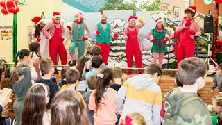 Εκπλήξεις και δώρα για τα παιδιά των εργαζομένων στο νοσοκομείο 