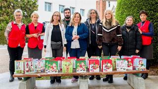 Δώρα και χαμόγελα στους μικρούς ασθενείς του ''Παπαγεωργίου''