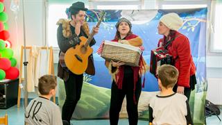 Τα καλικαντζαράκια των Χριστουγέννων δίπλα στα νοσηλευόμενα παιδιά του Γ.Ν. Παπαγεωργίου