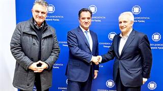 Συνάντηση Γεωργιάδη με φαρμακοποιούς: Στο τραπέζι και οι εμβολιασμοί κατά της CoViD στα φαρμακεία 