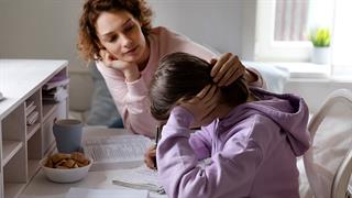 Πώς να βοηθήσω το παιδί μου να ξεπεράσει το άγχος των σχολικών τεστ