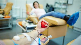 SOS για το αίμα - Αποκλείονται αιμοδότες λόγω ιώσεων - Αναβάλλονται μεταγγίσεις