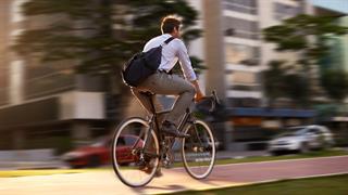 Η μετάβαση με το ποδήλατο στη δουλειά συνδέεται με καλύτερη ψυχική υγεία [μελέτη]