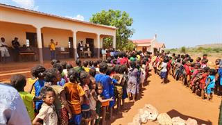 Ιατρική - ανθρωπιστική αποστολή από Έλληνες παιδιάτρους στη Μαδαγασκάρη
