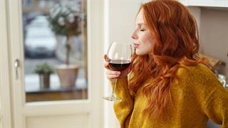 Γυναίκες με αλκοολική ηπατική νόσο έχουν μεγαλύτερο κίνδυνο θανάτου από τους άντρες [μελέτη]