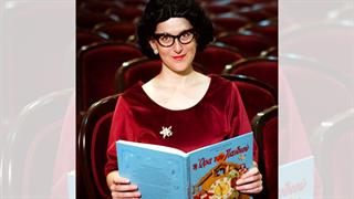 Η ''Θεία Λένα'' στον Πειραιά: Η Αγγελική Φράγκου διαβάζει παραμύθια στις παιδιατρικές κλινικές, στα ιδρύματα και στα ειδικά σχολεία της πόλης