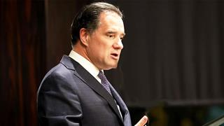 Άδωνις Γεωργιάδης στο iatronet.gr: Πώς τα απογευματινά χειρουργεία θα μειώσουν τις αναμονές