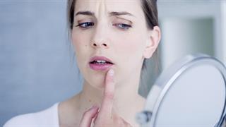 Ο ιός του έρπητα διπλασιάζει τον κίνδυνο εμφάνισης άνοιας [μελέτη]